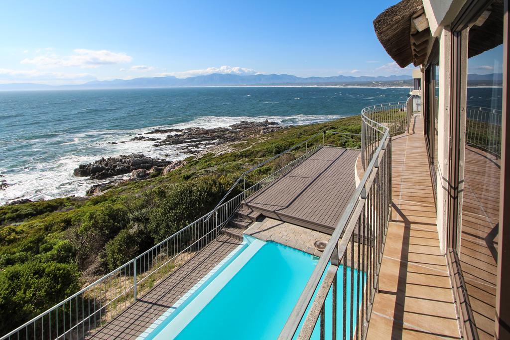 Whale Huys Luxury Oceanfront Eco Villa Gansbaai Room photo