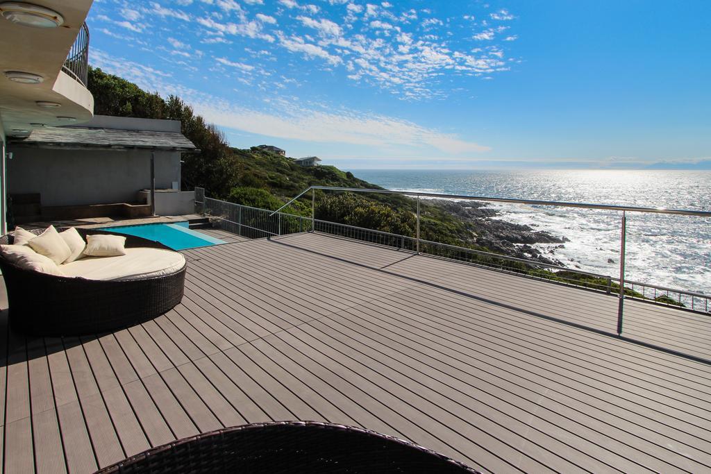 Whale Huys Luxury Oceanfront Eco Villa Gansbaai Room photo